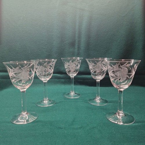 Stemmed wine glasses with engraved design, set of 5, like new