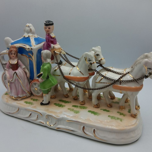 Porcelain decorative Rococo Victorian carriage like new