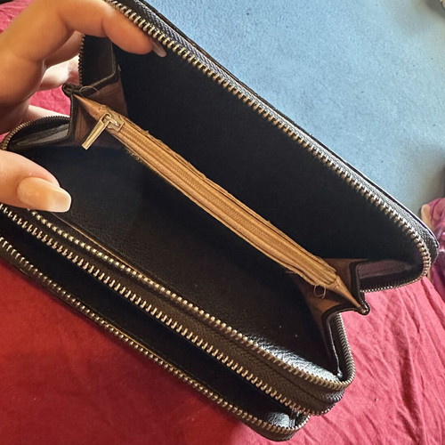 Doca women's wallet like new, black croco texture synthetic leather