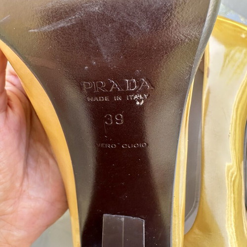 Prada Vintage 90s Leather Block Heel Pumps EU39 used, gold