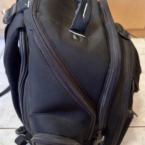 UDG Creator bag used with waterproof cover and large capacity