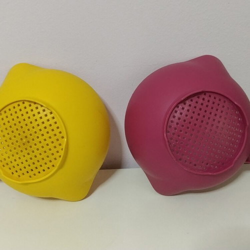 Tupperware colanders set of 2 like new, burgundy and yellow