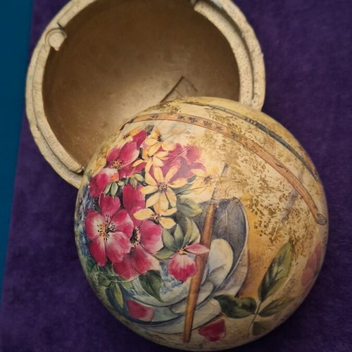 Polystyrene box with decoupage decoration new, 15cm diameter