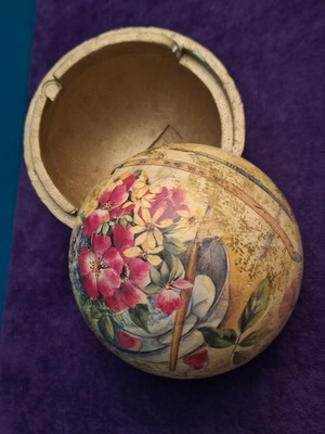 Polystyrene box with decoupage decoration new, 15cm diameter