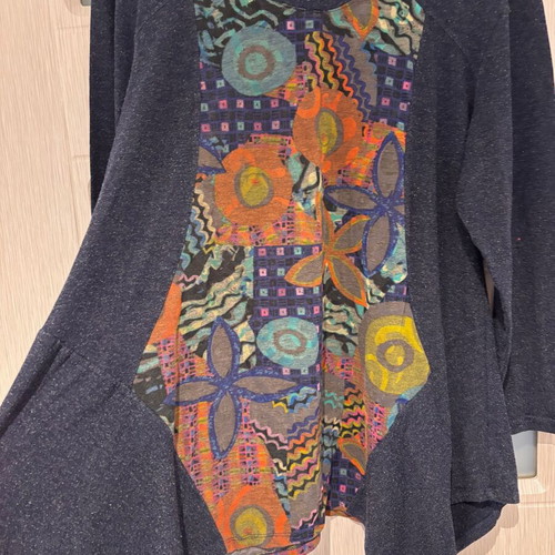 Blouse with colorful floral motifs like new, size L