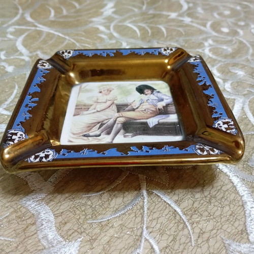 Collectible porcelain ashtray like new with rococo design