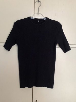Knitted short-sleeve blouse black, like new, size Small