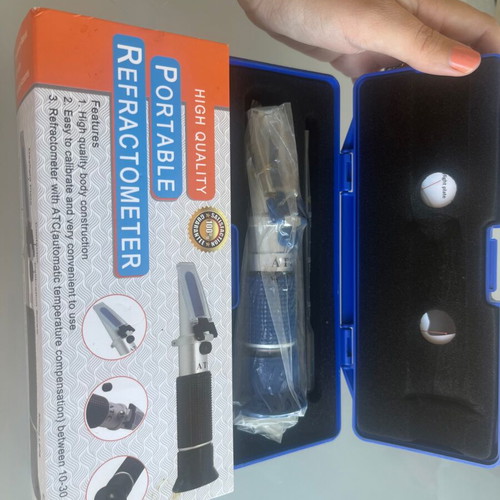 Beekeeping Tools new, including refractometer and queen confinement devices
