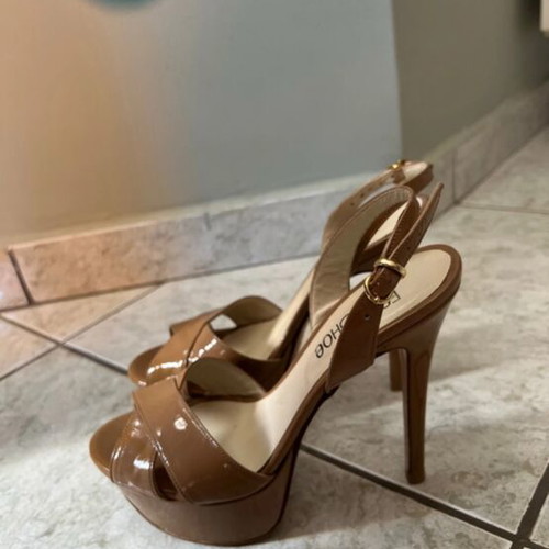 Feng Shoe beige/brown patent leather heels size 36 like new