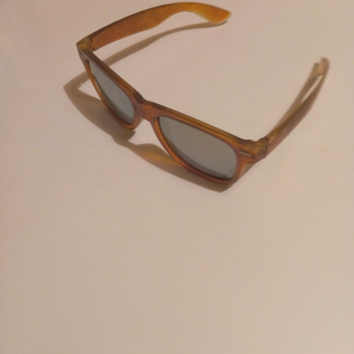 Unisex sunglasses used with brown frame and mirror lenses