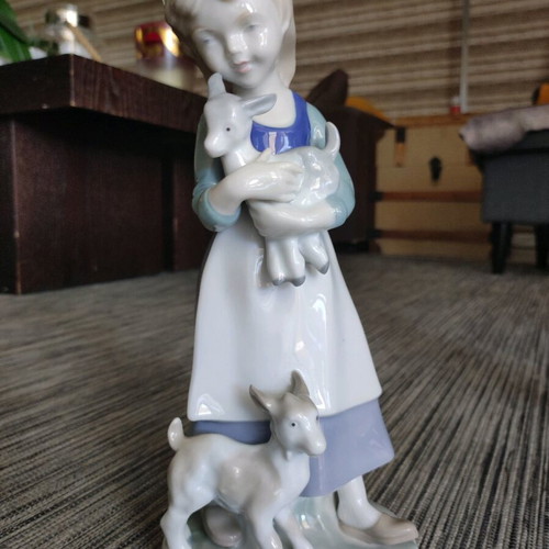 Wagner Apel Lippelsdorf porcelain decoration 26 cm like new
