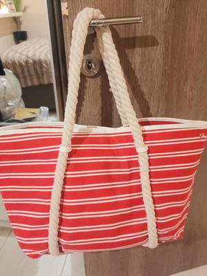 Shoulder bag new with very large capacity, white and red