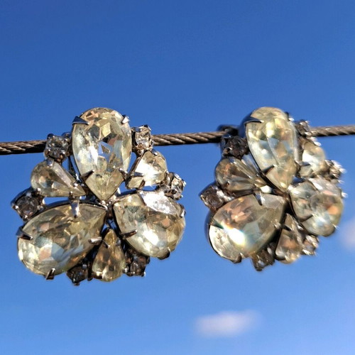 Weiss vintage clip-on earrings used, silver