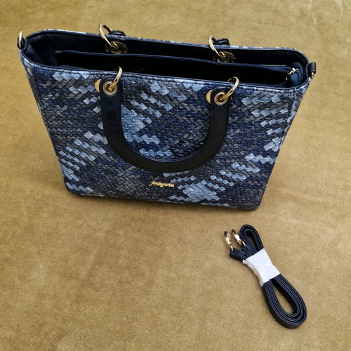 Fragola women's handbag hand-held like new, blue