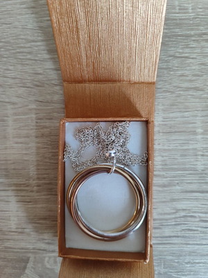 Avon necklace with tricolor rings, gift box included