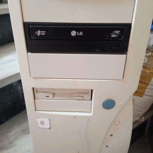 Desktop old technology used, unknown working condition