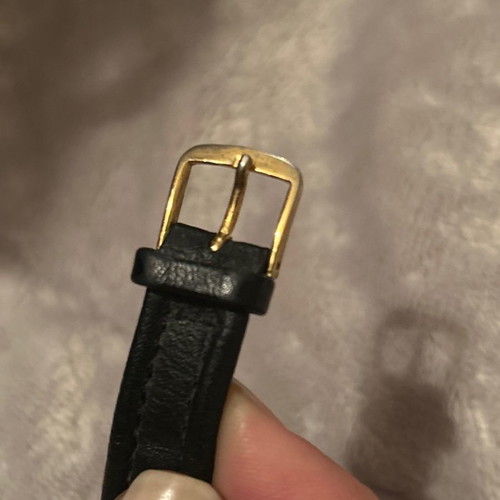 Vintage Seiko women's watch used, needs battery, small scratch