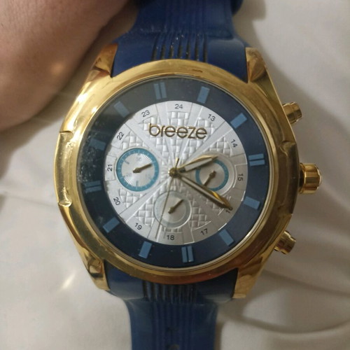 Breeze wristwatch like new unisex blue with Q&Q and Oozoo gift