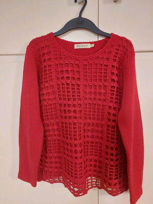Vintage sweater used, red with patterns, size S/M