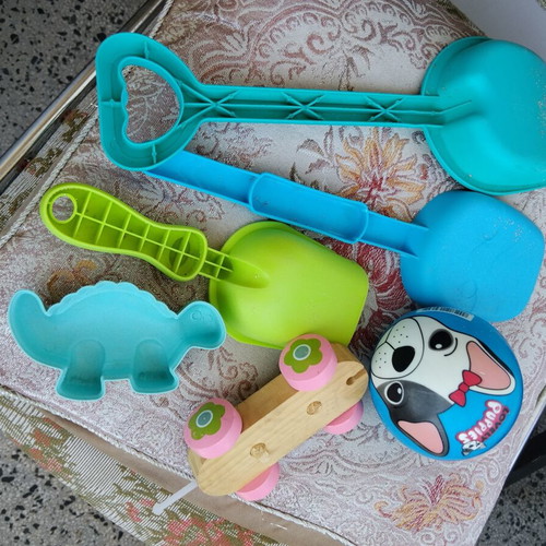 Set of 6 children's sand toys