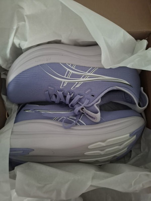 ASICS Gel Nimbus 28 women's running shoes, light lilac