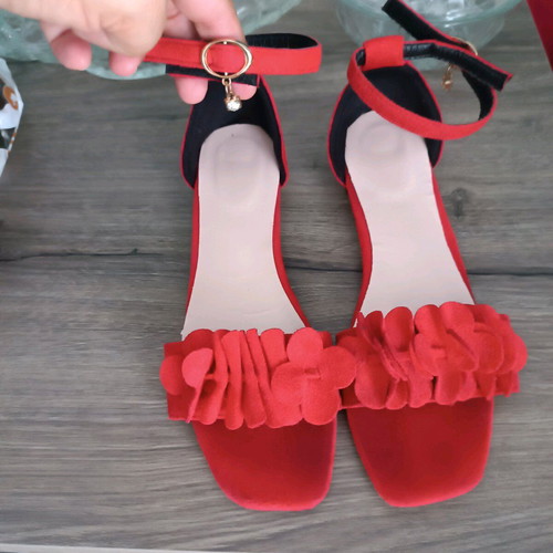Sandals with small heel tied at the ankle like new, size 38