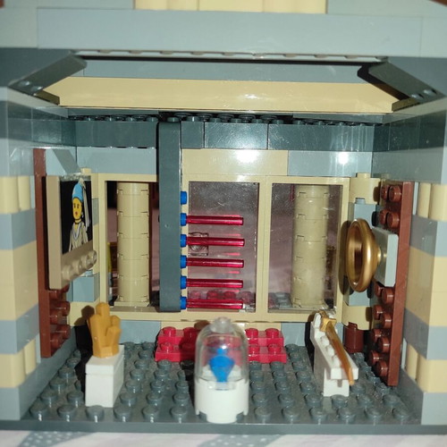 Lego City 60008 used, with instructions, no box, missing one museum window