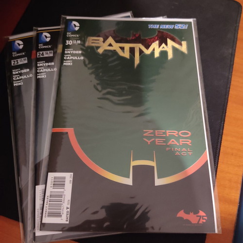 Batman New 52 pack of 4 comics like new, English