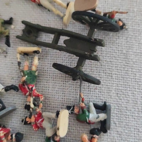 Hand-painted soldier figures, set of 25, 2 cm