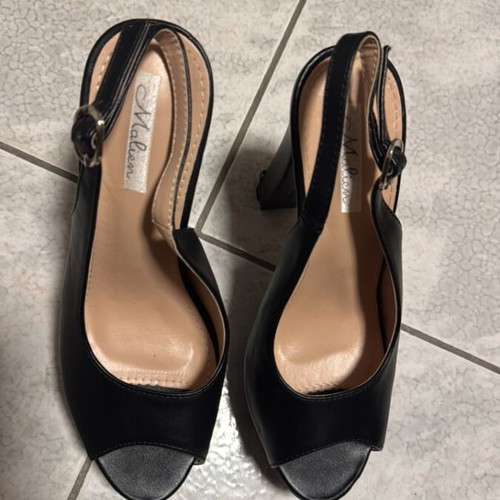Amelia black pumps size 39 used with minor heel wear