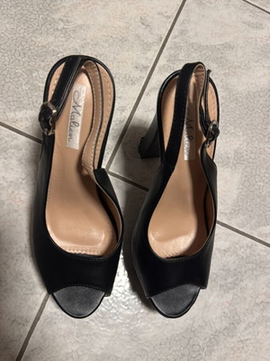 Amelia black pumps size 39 used with minor heel wear