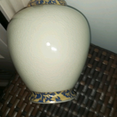 Satsuma vase with lid and ashtray like new