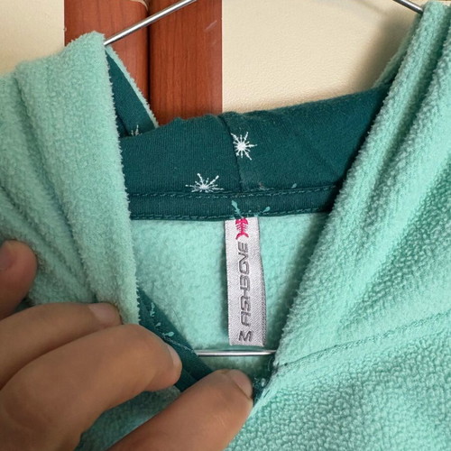 Fishbone fleece sweatshirt turquoise size M like new with snowflake design