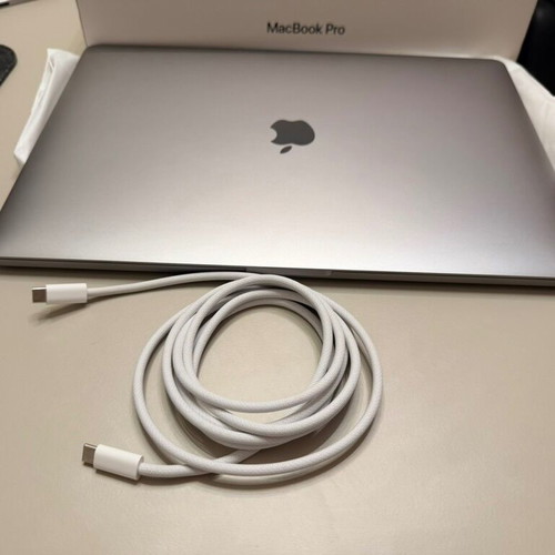 Apple MacBook Pro 15" (2016) i7 16GB RAM 256GB SSD used, with box
