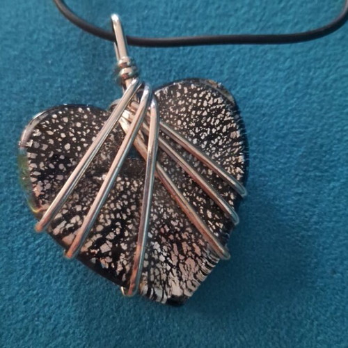 Heart necklace like new, black and silver with bindings