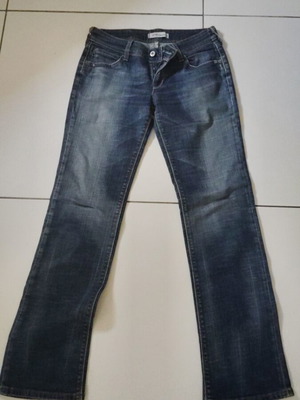 Levi's Τζιν vintage με ίσια γραμμή και ελαφρύ καμπάνα, σαν καινούργιο, μέγεθος M