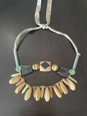 Hoss Intropia necklace like new, adjustable length