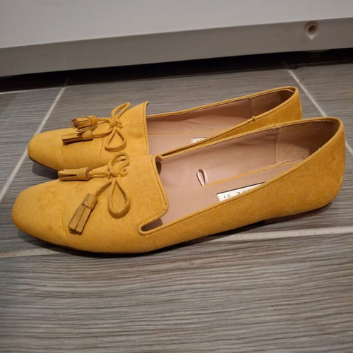 Zara women's flat moccasins like new, yellow, size 37