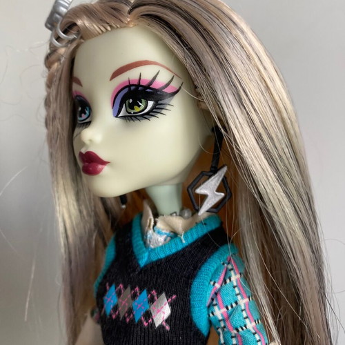 Monster High School's Out Frankie Stein doll 2011 used