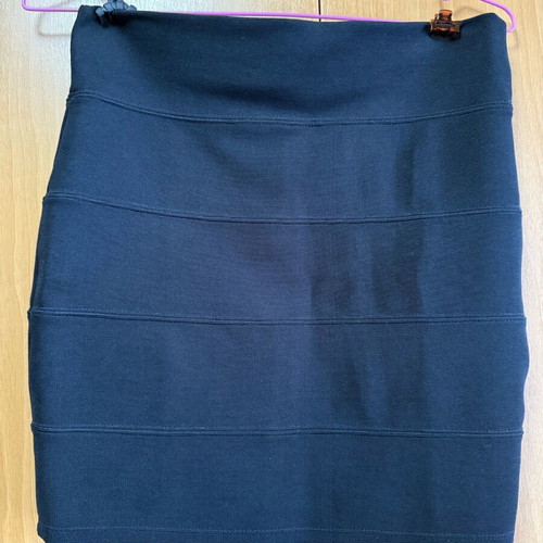 Elastic black skirt Tally Weill like new size M