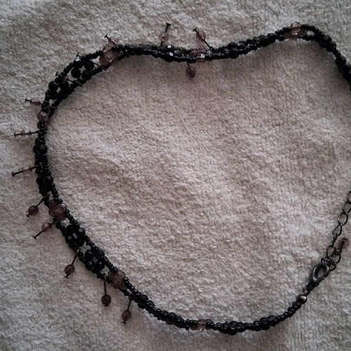 Necklace like new, black
