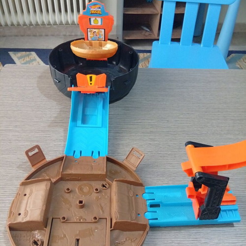 Hot Wheels Monster Truck Track like new