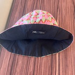 Zara women's hat small with geometric patterns, like new, cotton