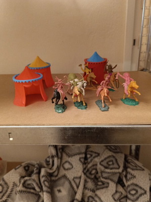 Indian figures set used with 6 figures, 7 horses and 3 tents