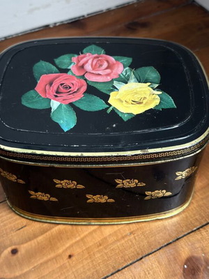 Donko's Koffie vintage tin box with floral rose motif