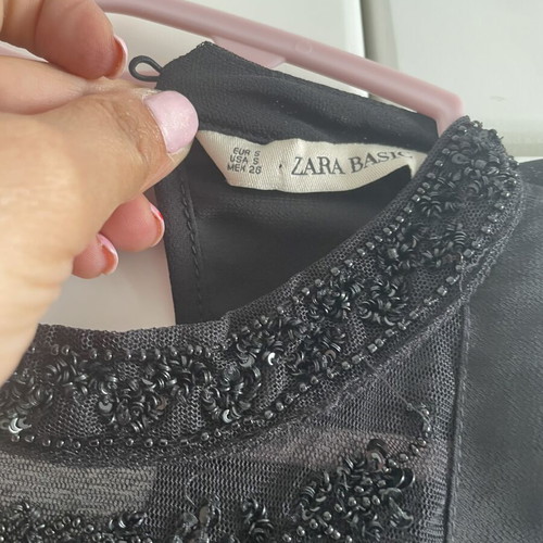 Zara top like new, black with slits