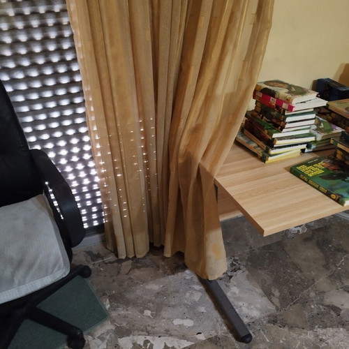 Desk 180x80x75 like new, wood and metal