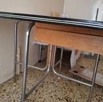 Πτυσσόμενο τραπέζι μεταχειρισμένο με 2 συρτάρια, χωράει 8 άτομα