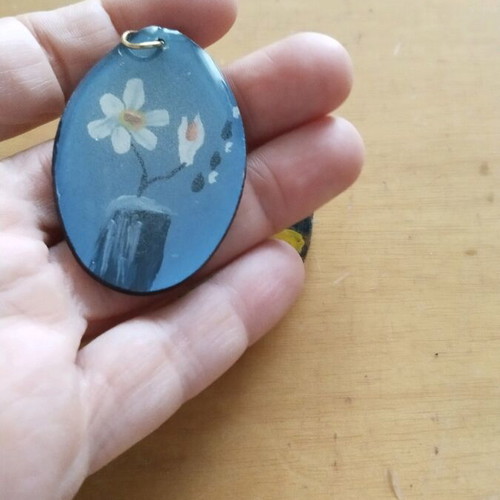 Pendant like new, set of two pieces
