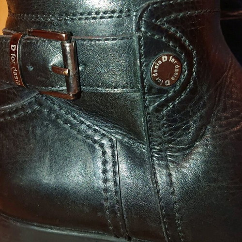 Dasia boots black, like new, size 40